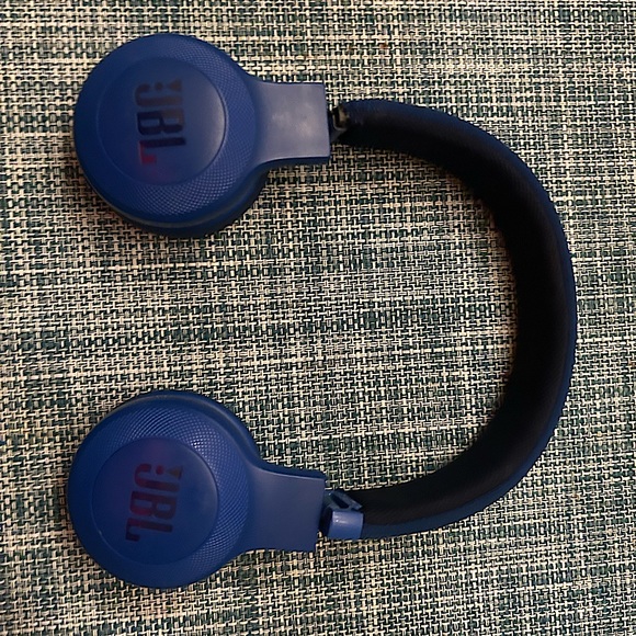 JBL E-Series Headphones | New | Shipped with charger | - Picture 1 of 4